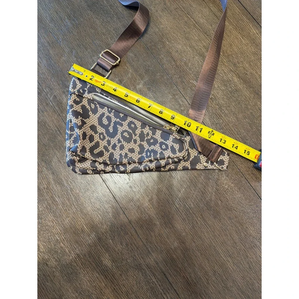 Leopard Print Triangle Sling‎ Bag Crossbody Fashionable Women's Accessory